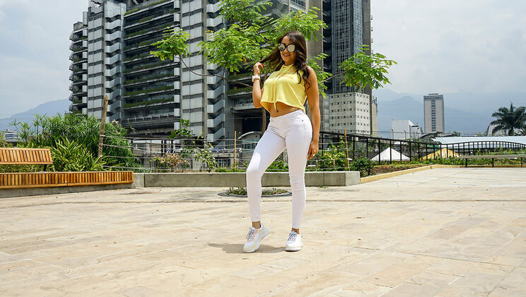 Mario Leon's Latina Sunglasses Encounter