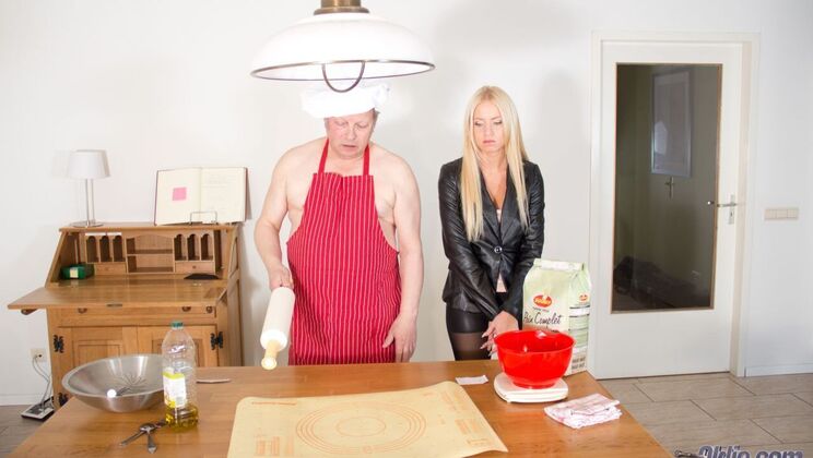 Natural Tits Teen Slut in Sexy Bikini