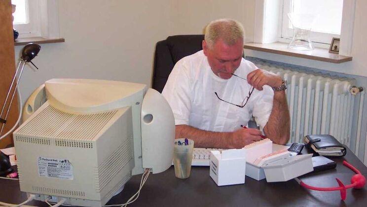 Blonde Babe Gets Wrong Diagnosis