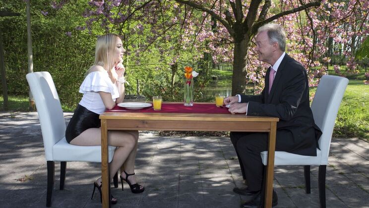 Close-Up and Cumshot Fucking