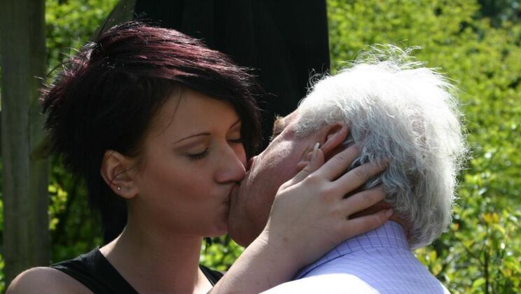 Doggystyle in the Park with Willie and Carmen Blue