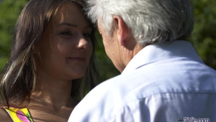 Gustavo Fucks Jeydah Doggystyle in Park