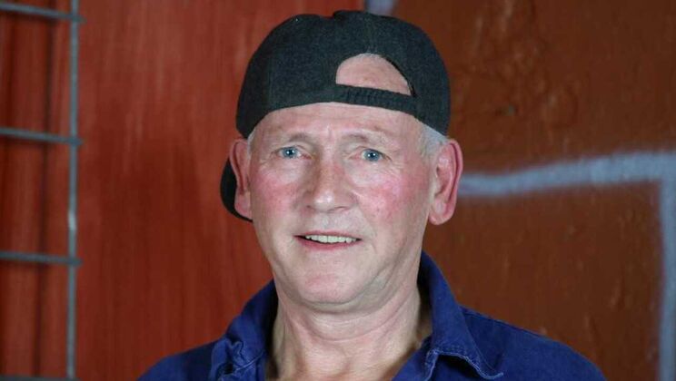 Tattooed Babe Wants to Kiss You