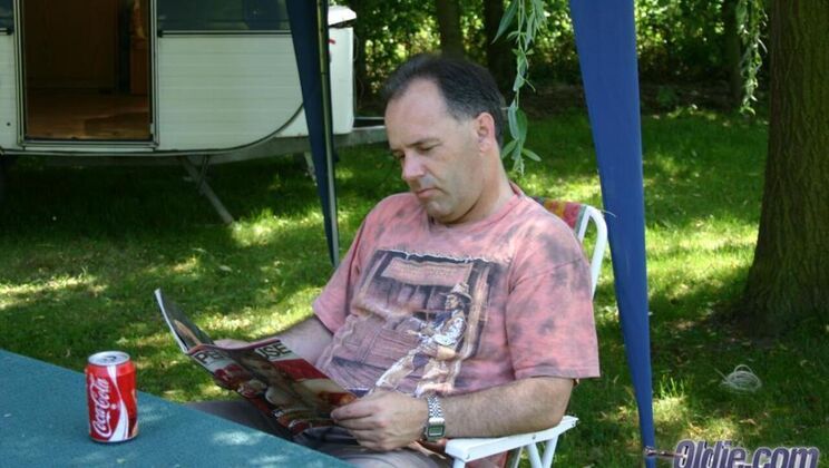 Brunette Babe Gets Dirty Outside