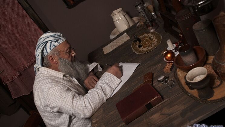 [Oldje] - Brunette Linda Brown in Christmas Bikini