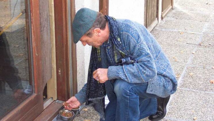 Foxy Fire Seduces Older Dickie with Her Oral Skills