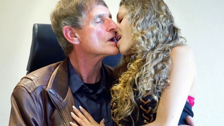 [Oldje] - Deepthroat Demands in the Office