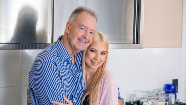 Roxy Risingstar Loves It Strong and Hard