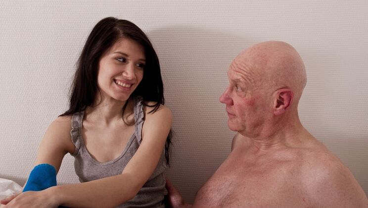 [Oldje] - Maid Lilli Gives Hugo a Cum Swallowing Surprise