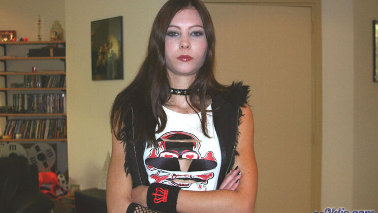 Goldie's Car Incident Blowjob