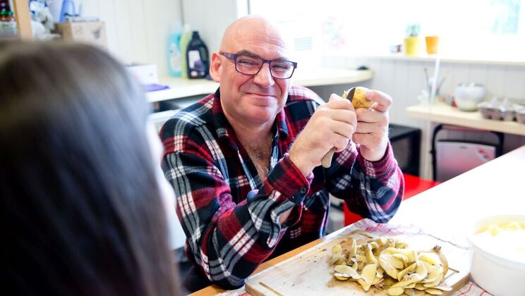 Brunette Teen Seduces Older Cook for Sex