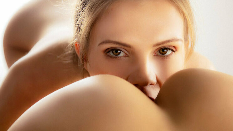 Stacy Cruz and Elina De Lion's Lesbian Feet Play