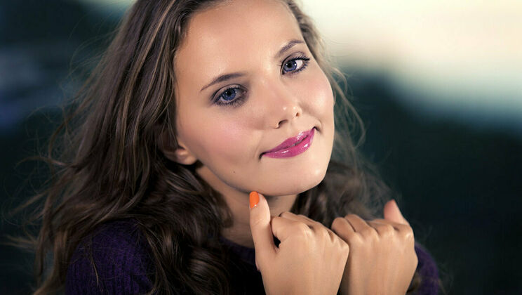 Mango A Masturbates with Natural Breasts