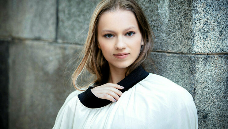 [SexArt] - Mia Split's Athletic and Flexible Body - Mia Split