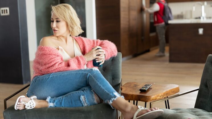 [FamilySinners] - Short Hair MILF Seduces Young Stepson for Sex