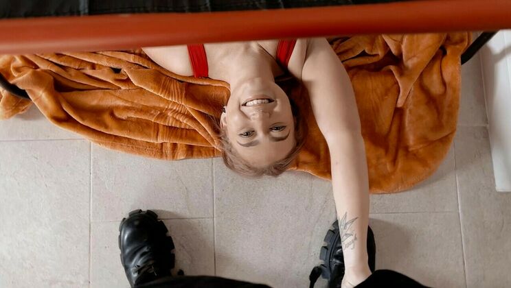 Blowjob Babe Sticks Around