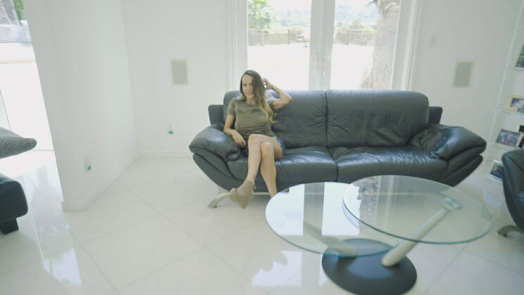  I Surrendered to My Stepmom's Passionate Needs 