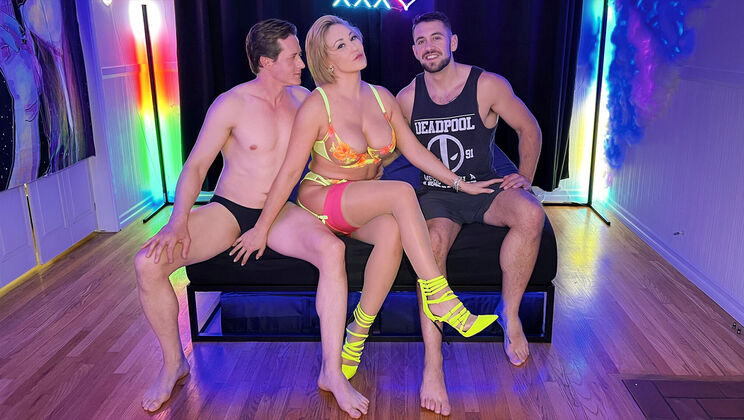 [MYLFXSeries] - Lucky Threeway with Blonde MILF