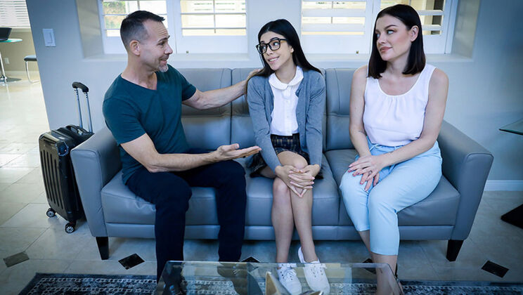 [FosterTapes] - Sovereign Syre's Big Ass in a Steamy FFM Threesome