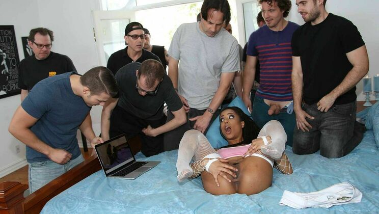 Noir Kira Gets Bukkake