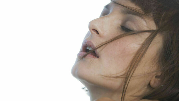 Tattoo and Glasses, Striptease