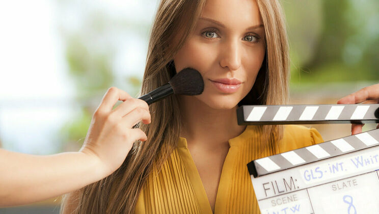 Brunette Beauty in High Heels Masturbates