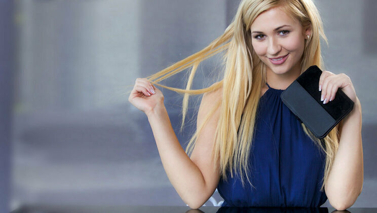 Vox: Solo Blonde Action