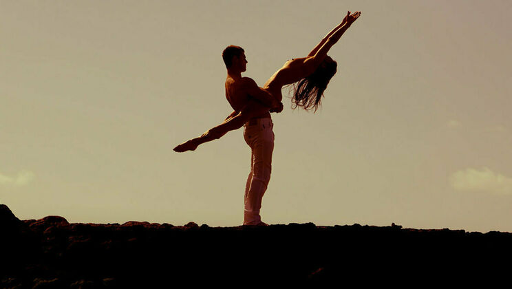 Espuma De Mar: A Blowjob Beach Party