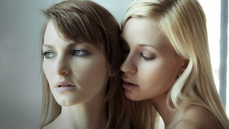 Beautiful Sex Unleashed: Tracy Lindsay and Flora in Love For Sale - Chapter 1