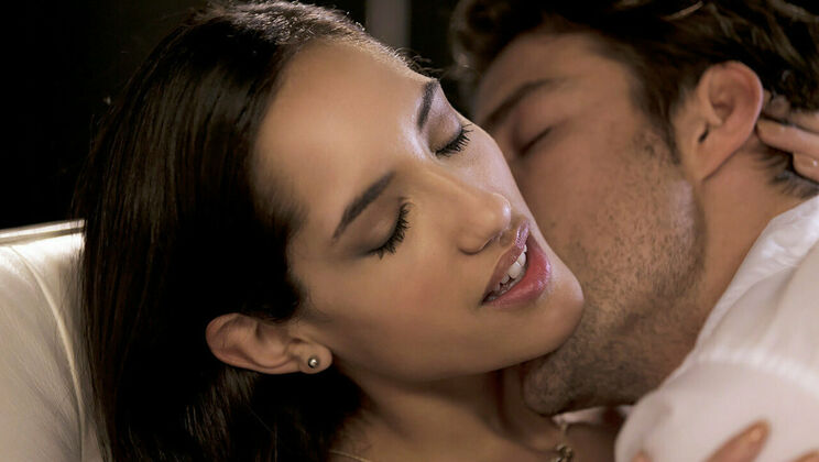 Close Up Cumshot and Kissing Moments