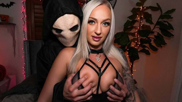 Blonde Bunnz Gets Fucked