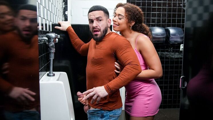 Blonde's Bubble Butt BJ Treat