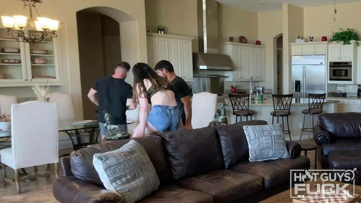 [HotGuysFuck] - Spanish Flair: Emma Barnes & Jack Phoenix in Action