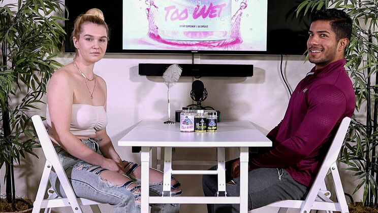 Blonde Layla Quinn's Gigantic Tits Leave Carter Andrews Breathless