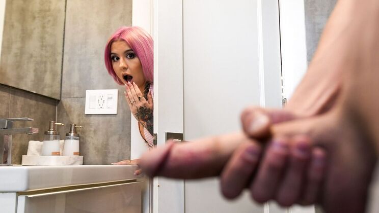 Luna Legend Gets It Big with Stepbro