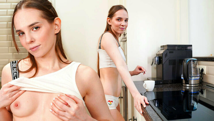 Eliza Crystal Fingering Herself