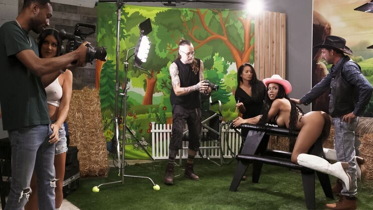 [WorkMeHarder] - Big Tit Threesome with Cum Swapping and Facial - Kira Noir - Queenie Sateen - Hollywood Cash