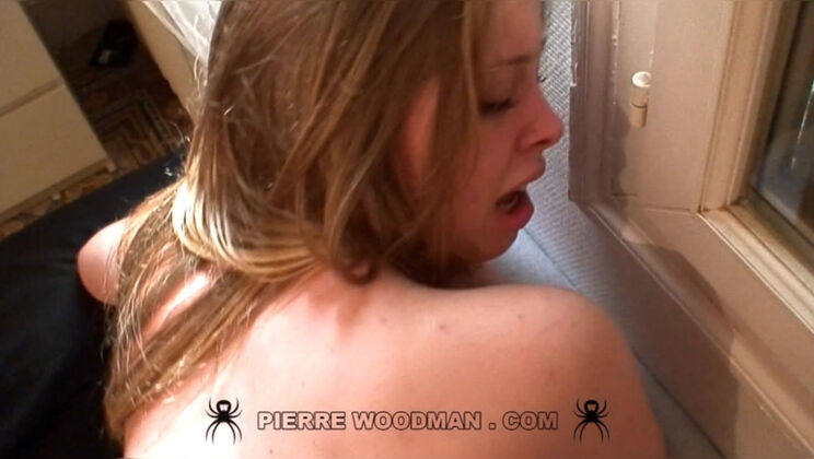 Holly Viya's Amateur Blowjob Delight