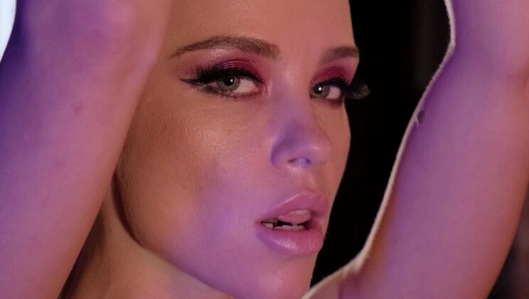 Lara Frost's Deepthroat Skills on Display