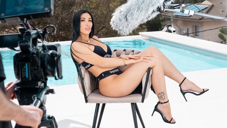 Clea Gaultier: Tattooed European Beauty