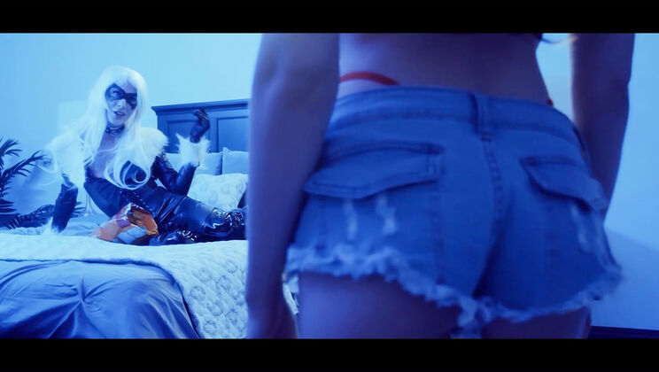 Lesbian Sex with Blonde and Redhead MILFs