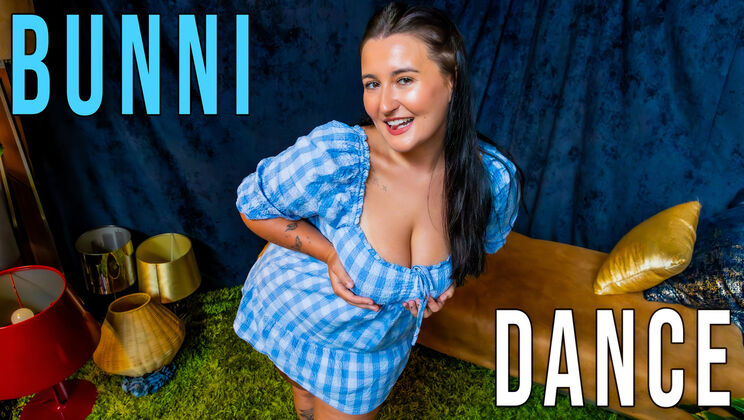 Aussie Girl with Big Boobs Dancing