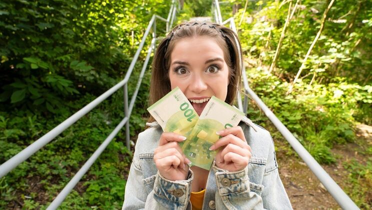 Natural Tits Brunette Gets Facialized