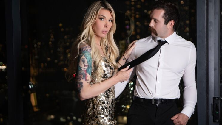 Ride for Pleasure: Outdoors Blonde with Curves