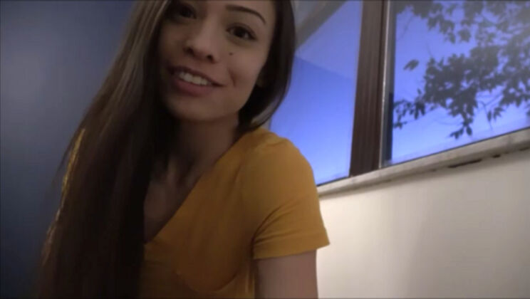Goodnight Blowjob from Brunette Teen