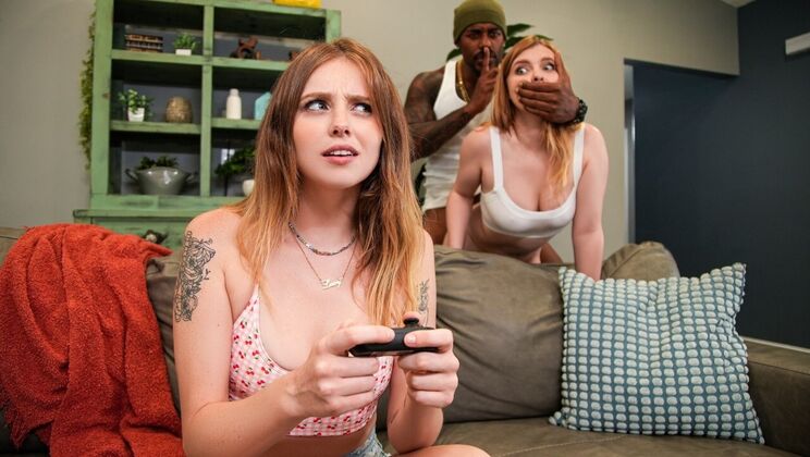 [Brazzers] - Gamer Girls in Jean Shorts Get Hardcore Fuck - Lucy Foxx - Harlow West - Dickdealer Don
