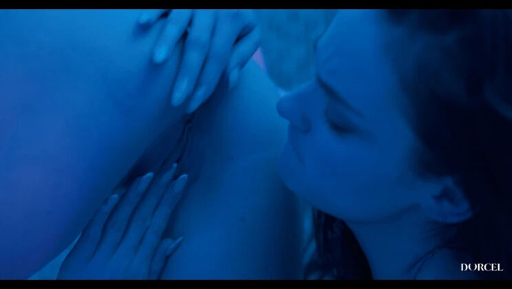 Women Who Like Women - Instant Desire on Date