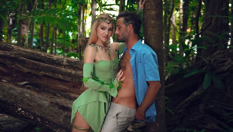 Tattooed babe gives blowjob and takes facial