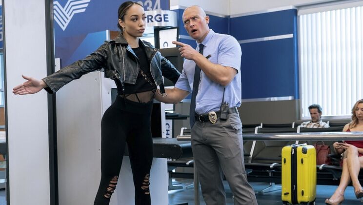 Zac Wild creampie Alexis Tae's tight shaved pussy cowgirl