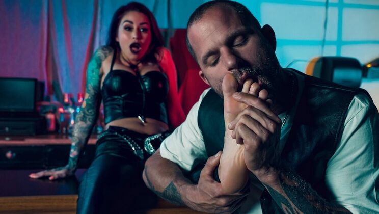 Grind Bar Scene 2: Spanking and Fucking